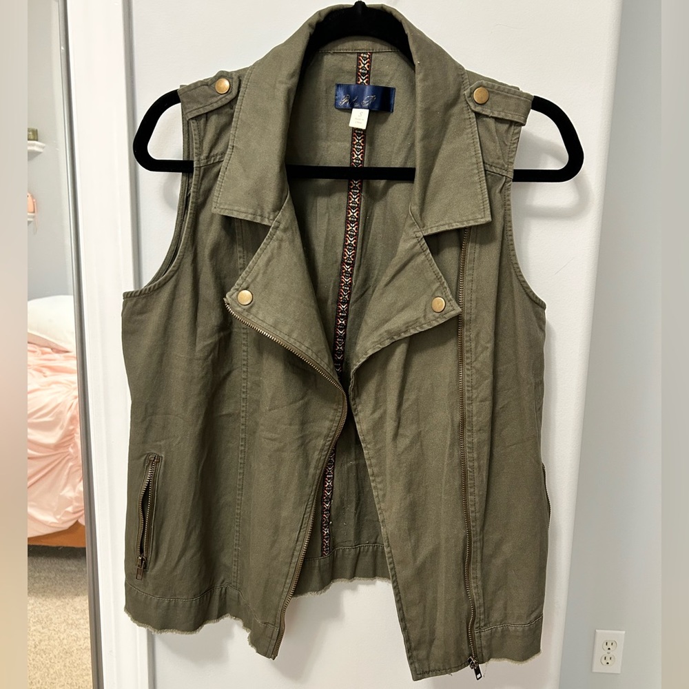Francesca’s Olive Zipper Vest